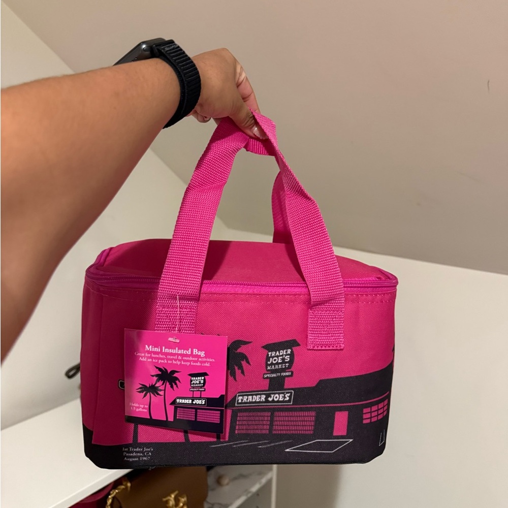 Pink Trader Joe’s insulated bag 🌸🌺